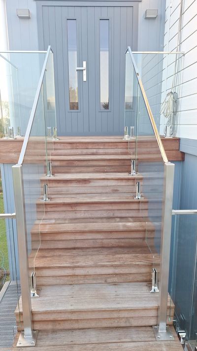 Frameless glass balustrade at a home entry staircase