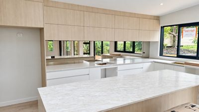 Mirror splashback in a kitchen