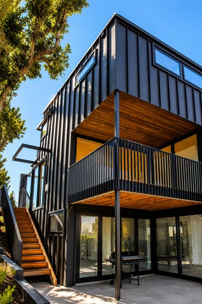 Postless architectural aluminium balustrade, front view, Waihi Beach