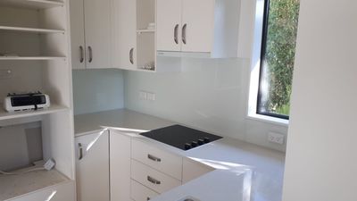 White glass splashback in a kitchen